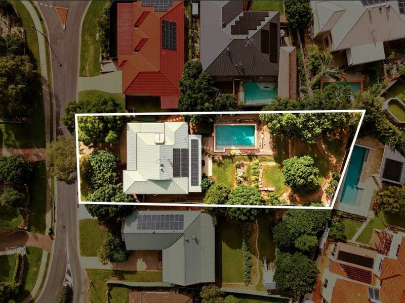 16 Granada Drive, Eatons Hill — photo 1 of 5