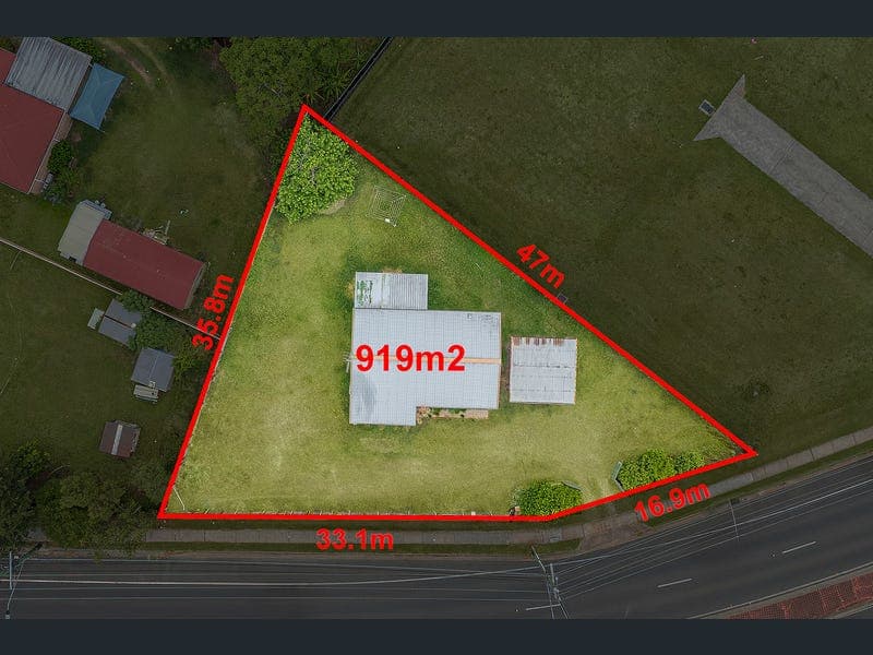100 Middle Road, Hillcrest — photo 1 of 5