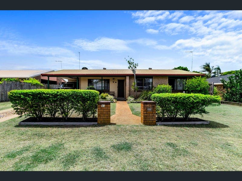 45 South Street, Urangan — photo 1 of 5