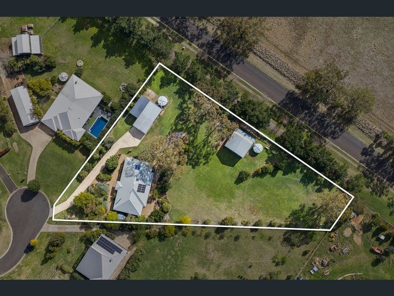 6 Sawyers Court, Gowrie Junction — photo 1 of 5