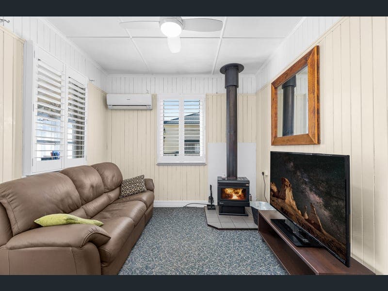 6 Myrtle Avenue, Warwick — photo 1 of 5
