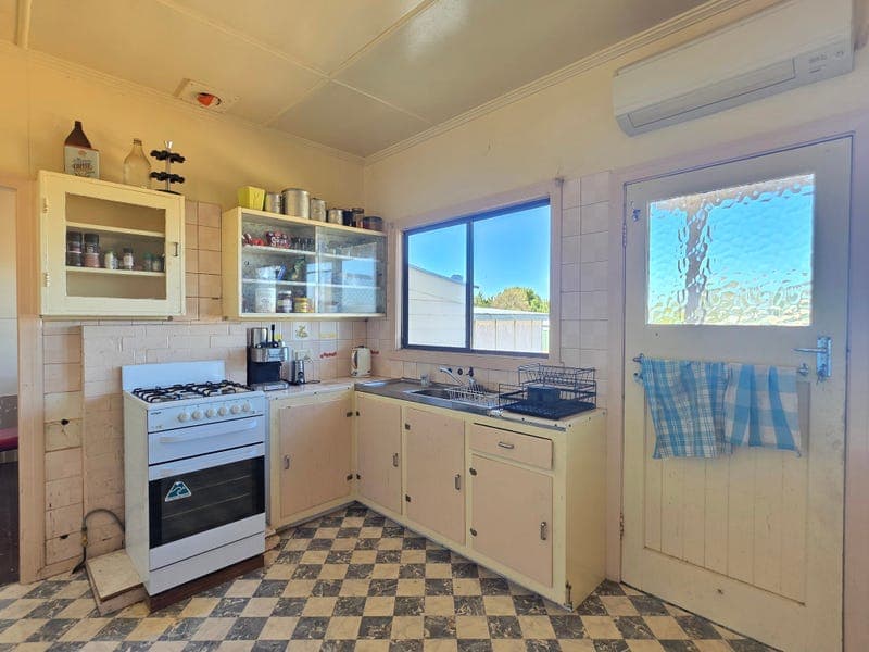 97 College Road, Stanthorpe — photo 1 of 5