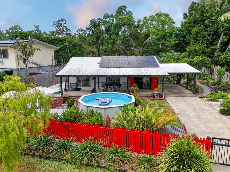 5 Lagoon Crescent, Saunders Beach — photo 1 of 5