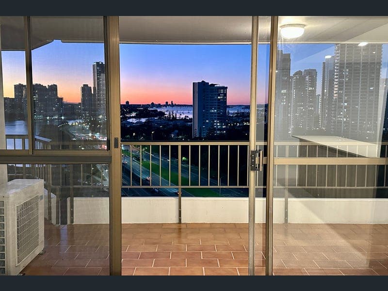 61/18 Commodore Drive, Paradise Waters — photo 1 of 5