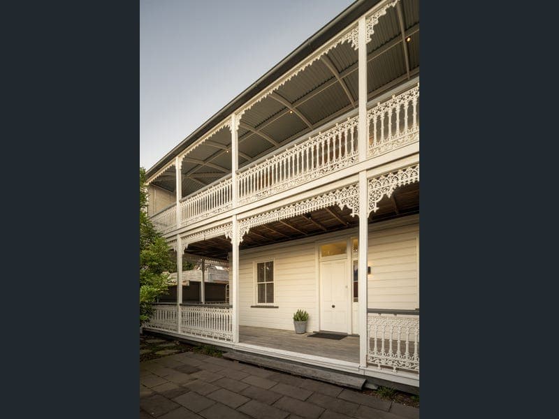 13 Teneriffe Drive — photo 1 of 5