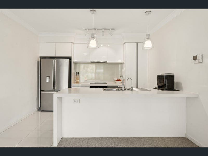 21/125 Bulimba Street — photo 1 of 5