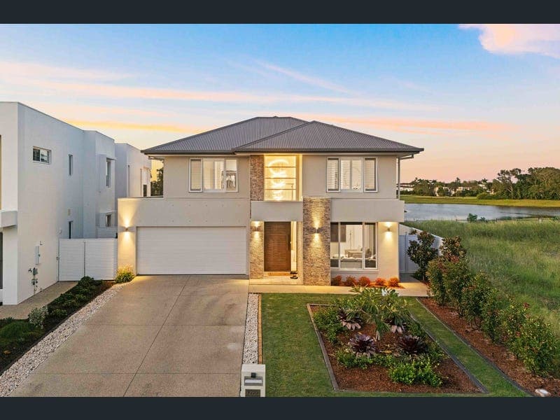 9220 Peter Senior Drive, Hope Island — photo 1 of 5
