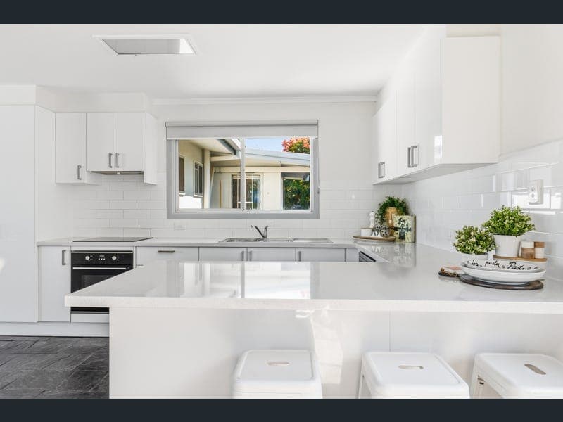 4 Ewan Street, Southport — photo 1 of 5