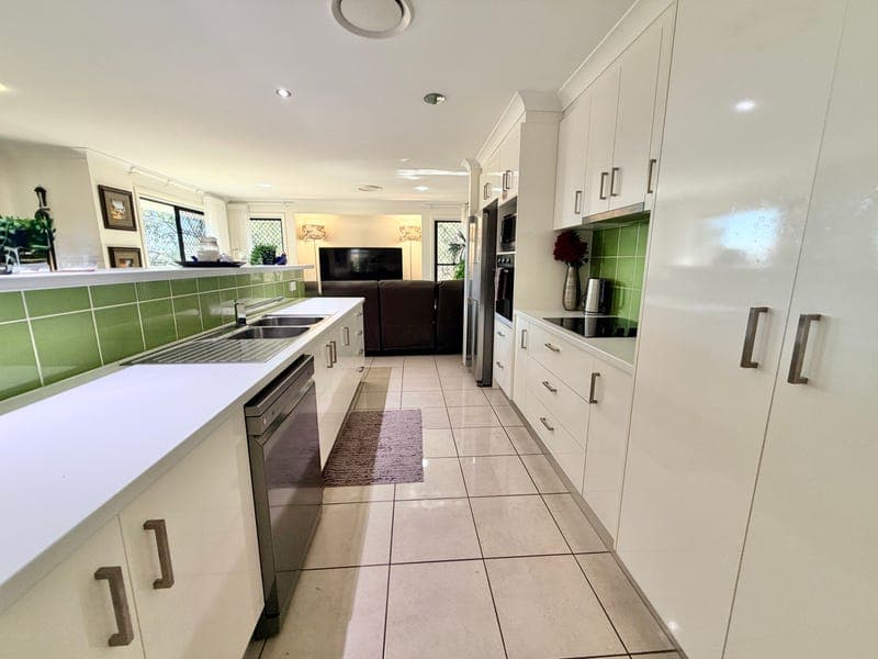 33 Cameron Street, Chinchilla — photo 1 of 5