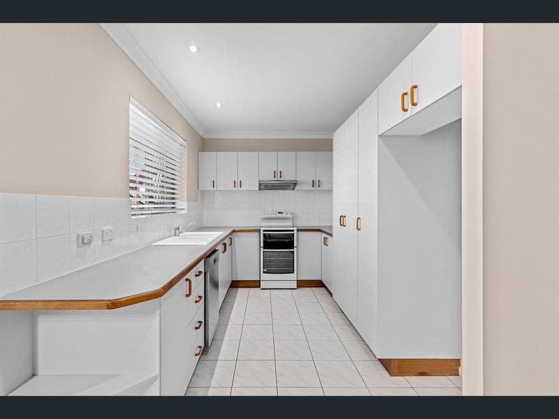 8/15 Dunkirk Street, Gaythorne — photo 1 of 5