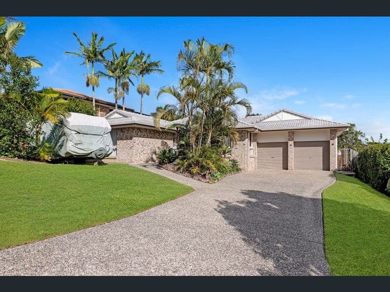 6 Pinehill Drive, Oxenford — photo 1 of 5
