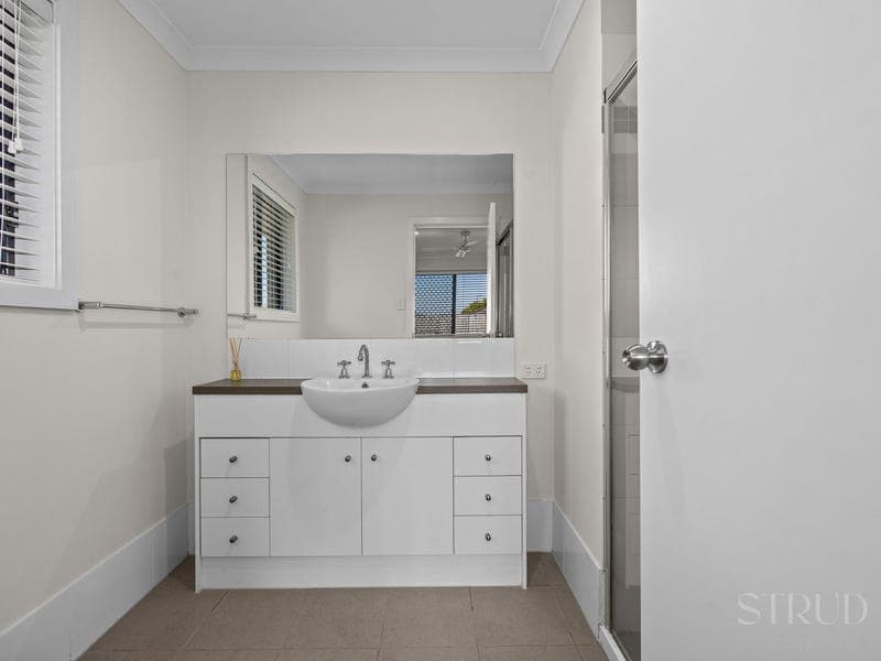 7 Pleasant Drive, Redbank Plains — photo 1 of 5