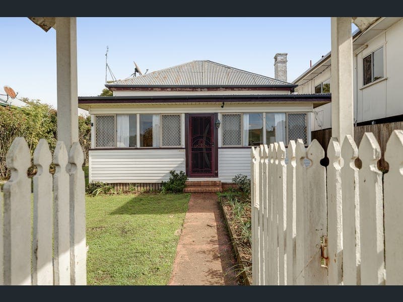 29 Gowrie Street, Toowoomba City — photo 1 of 5