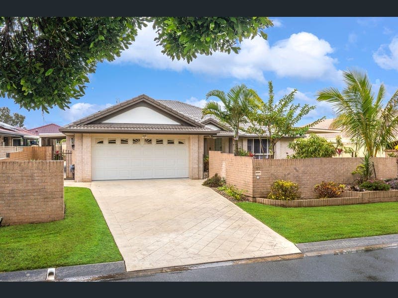 17 Bongaree Drive, Pelican Waters — photo 1 of 5