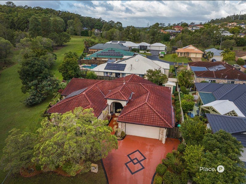 9 Coronet Close, Carindale — photo 1 of 5