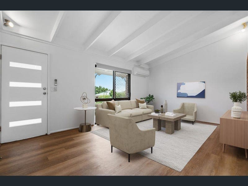 12 Rholanda Crescent, Springwood — photo 1 of 5
