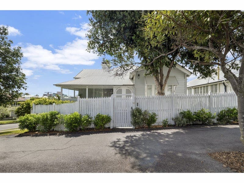 58 GLADSTONE Road, Highgate Hill — photo 1 of 5