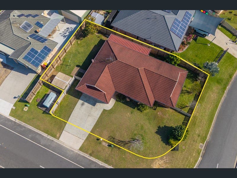 15 Kensington Court, Upper Caboolture — photo 1 of 5