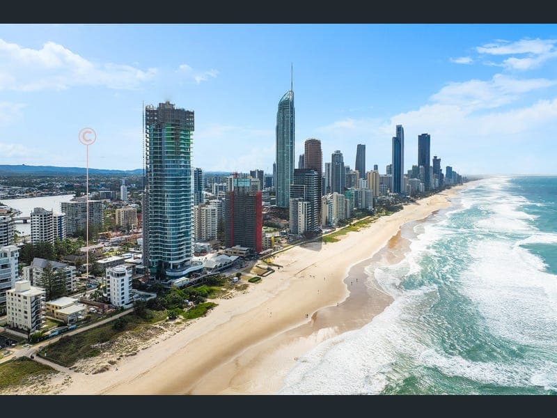 11/6 Aubrey Street, Surfers Paradise — photo 1 of 5