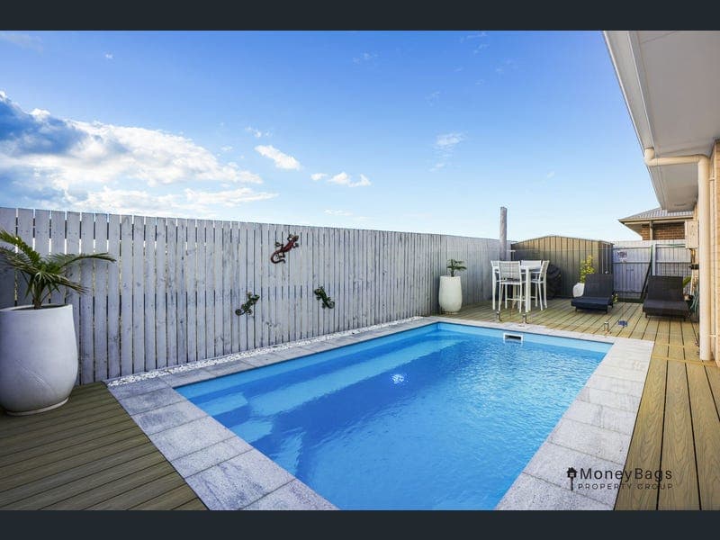 9 Retreat Street, Jimboomba — photo 1 of 5