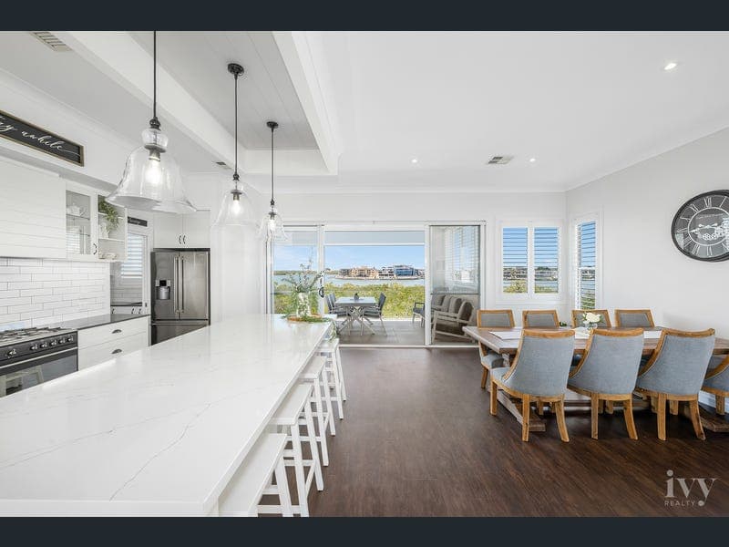 10 Belair Crescent, Paradise Point — photo 1 of 5