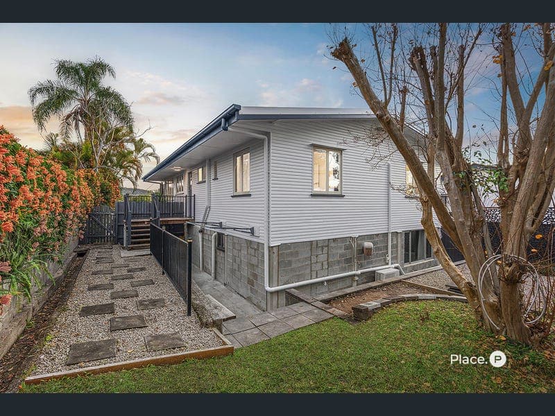 7 Eromba Crescent, Ferny Hills — photo 1 of 5