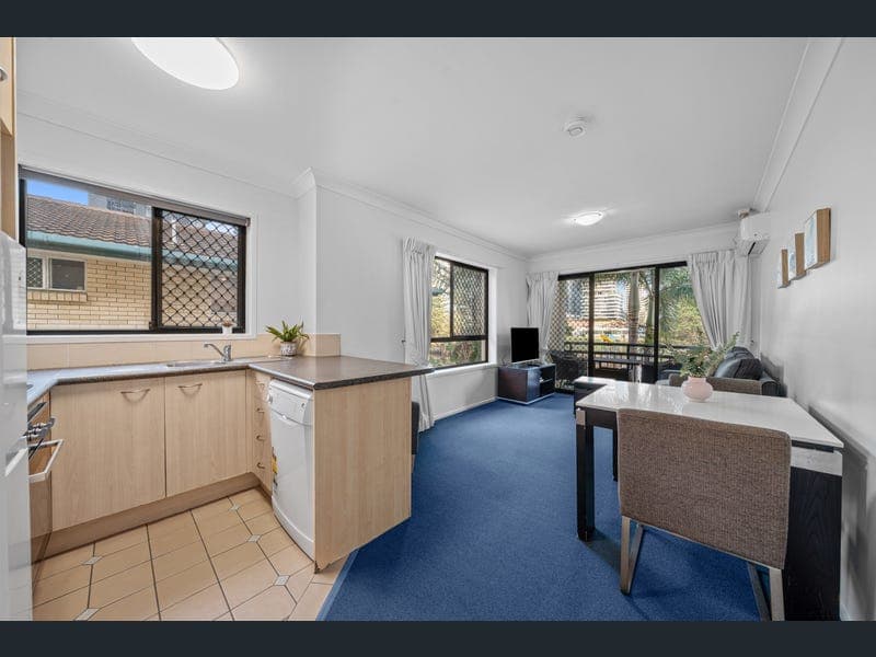 19/9-13 Margaret Avenue, Broadbeach — photo 1 of 5