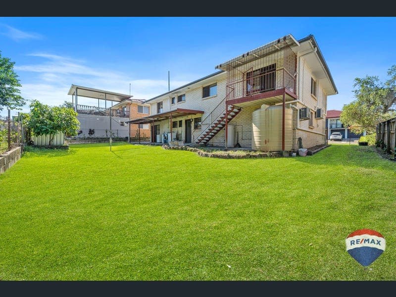 27 Gaillardia St, Macgregor — photo 1 of 5