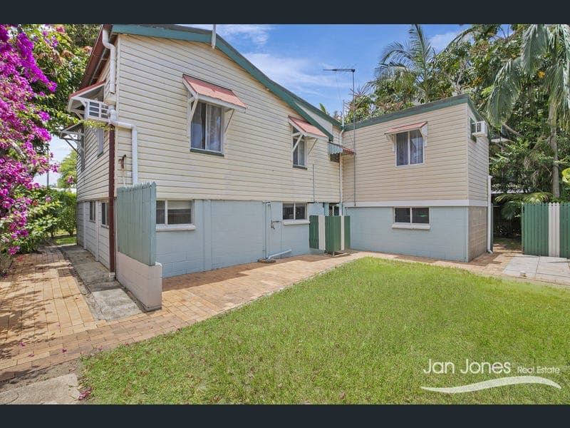 10 Landsborough Avenue, Scarborough — photo 1 of 5