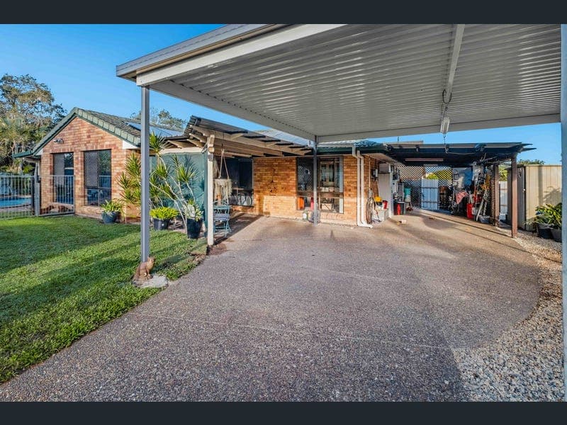 30 Yorkshire Crescent, Mount Warren Park — photo 1 of 5