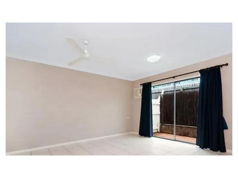 4/6 Crauford Street, West End — photo 1 of 4