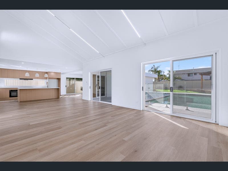 4 Ayrshire Avenue, Benowa — photo 1 of 5