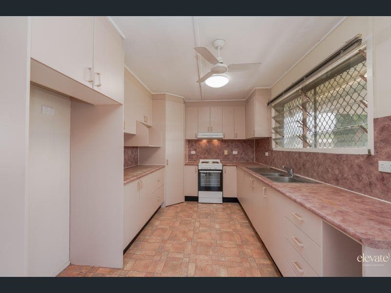 27 Cuthbert Crescent, Vincent — photo 1 of 5