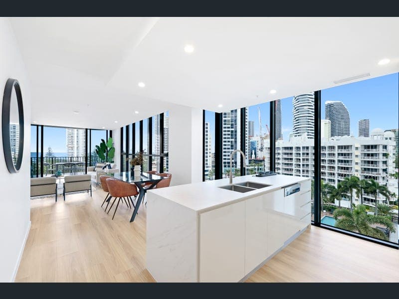15/8 Jubilee Avenue, Broadbeach — photo 1 of 5