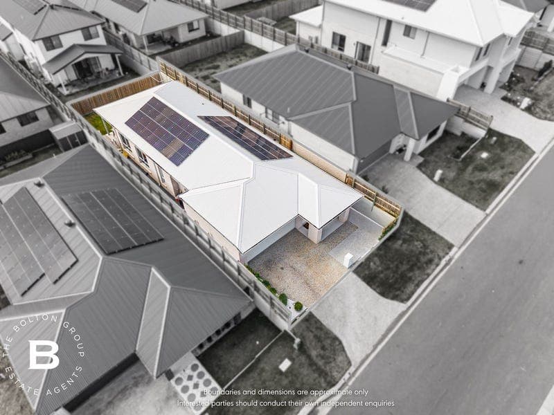 15 Dover Street, Spring Mountain — photo 1 of 5