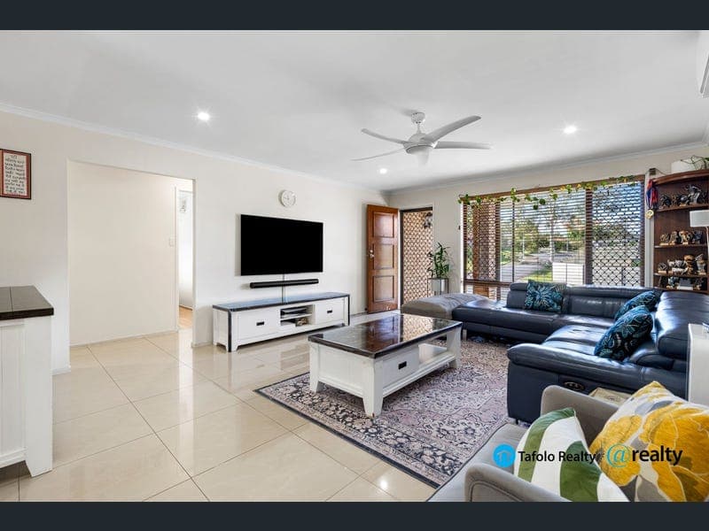 27 Cumberland Drive, Alexandra Hills — photo 1 of 5