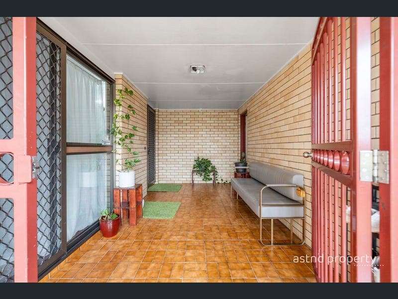 10 Mintwood Place, Sunnybank Hills — photo 1 of 5
