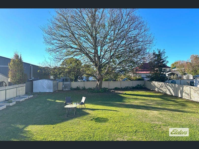 30 Percy Street, Warwick — photo 1 of 5