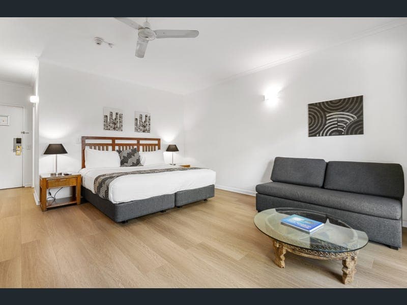 C117/316 Port Douglas Road — photo 1 of 5