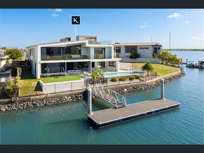 85 Marina Parade, Jacobs Well — photo 1 of 5