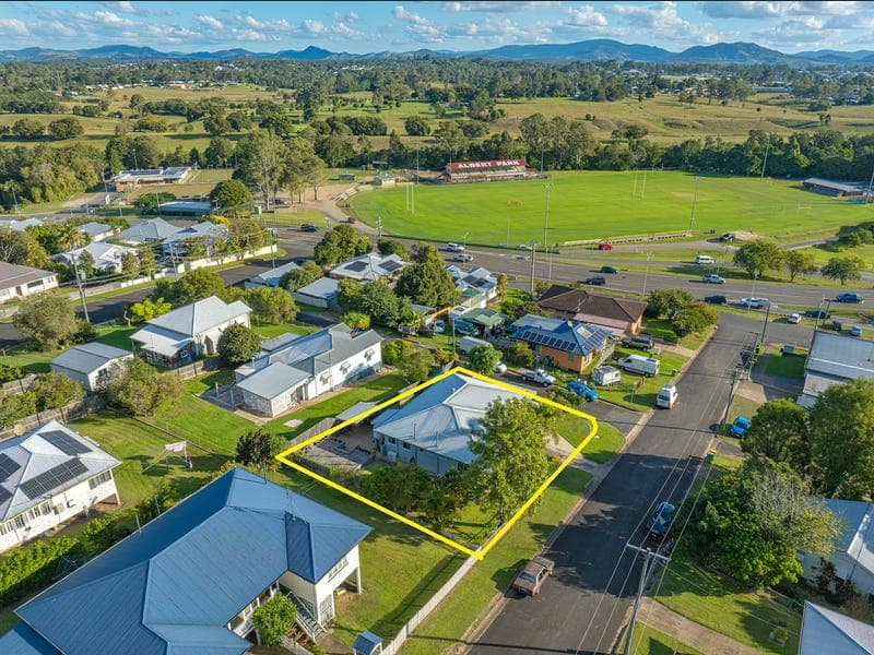 8 Gladstone Street, Gympie — photo 1 of 5