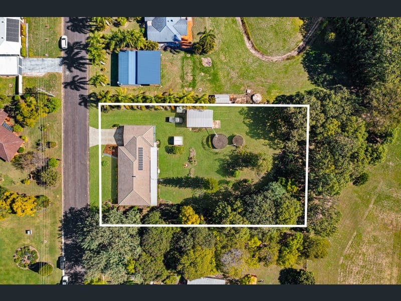 8 Shorelands Drive, Withcott — photo 1 of 5