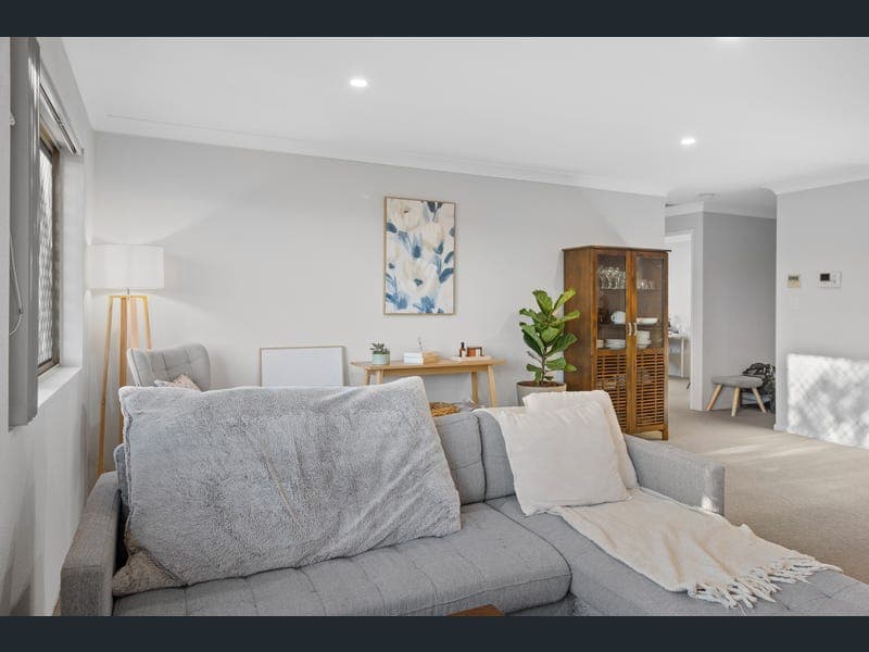 18/45 Marine Parade, Redcliffe — photo 1 of 5