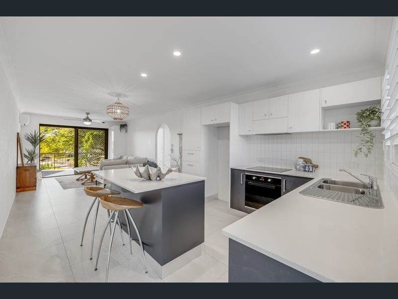 4/10 Pangarinda Place, Mooloolaba — photo 1 of 5