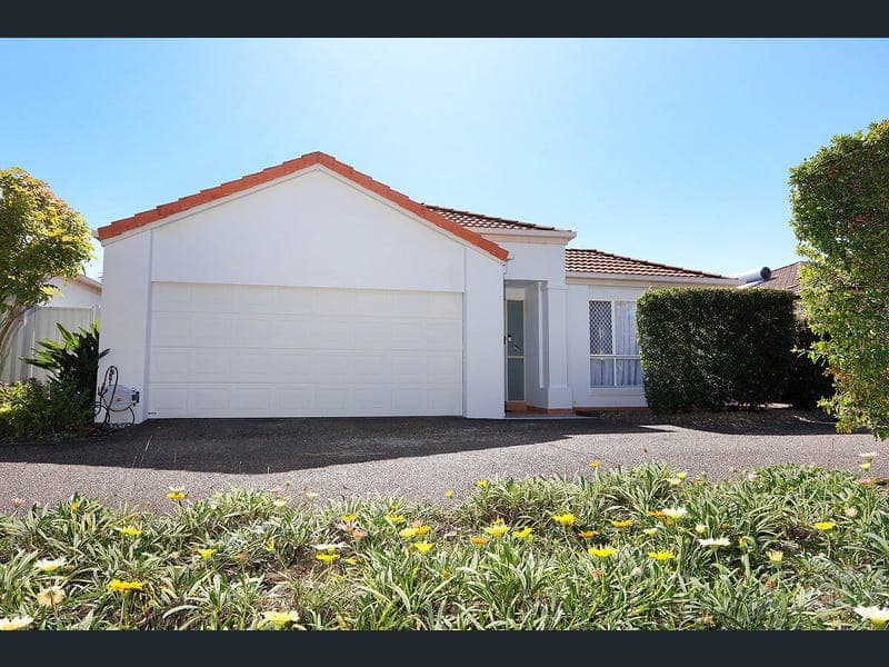 1/5 Chanell Close, Coombabah — photo 1 of 5