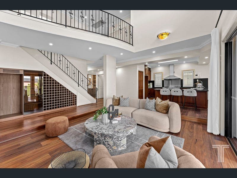 78 Golden Oak Crescent, Carindale — photo 1 of 5