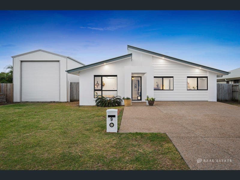 9 Beachside Circuit, Mulambin — photo 1 of 5
