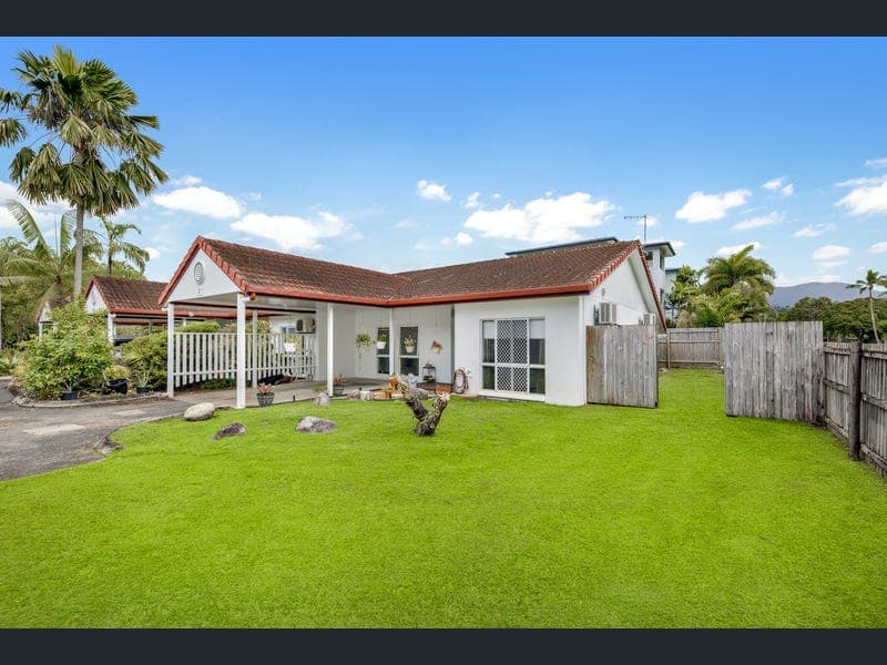 3/30-32 Springfield Crescent, Manoora — photo 1 of 5