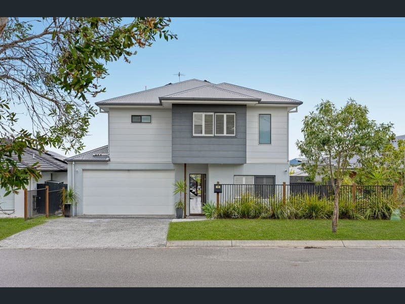 13 Roberts Crescent, Bellbird Park — photo 1 of 5
