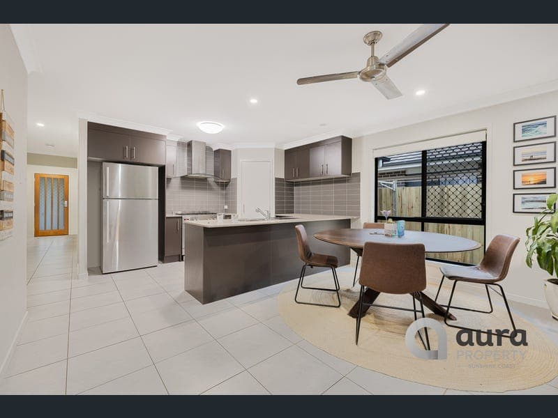 19 Ruby Crescent, Meridan Plains — photo 1 of 5